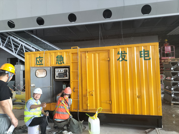 西区怎样判断空气滤清器是否需要更换？